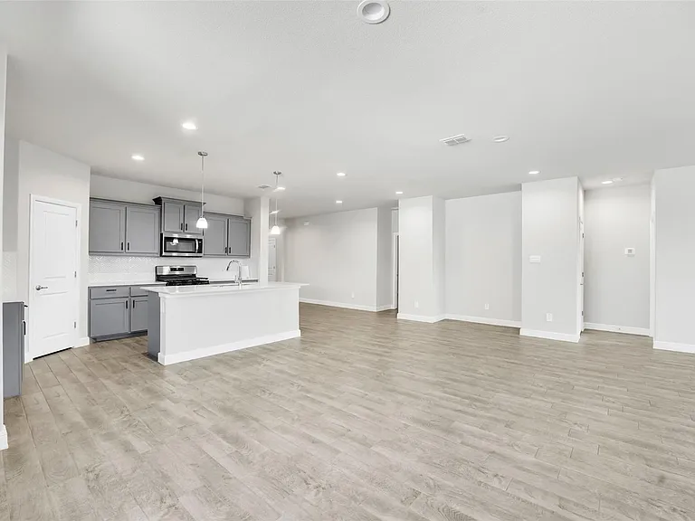 1012 Southwark Dr — Photo 9