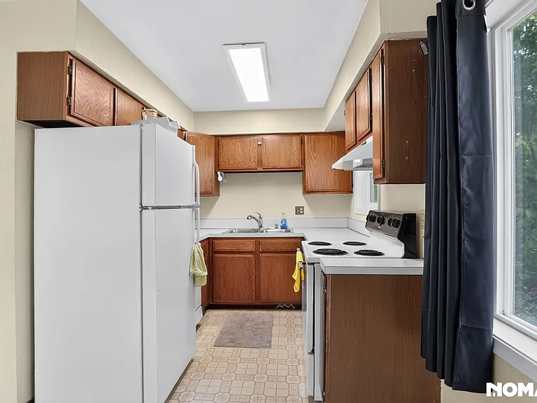 8317 Jewel Lake Rd #B — Photo 21