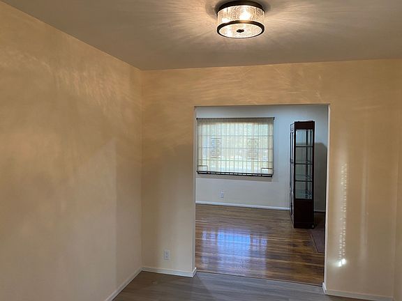 dining rm facing living rm