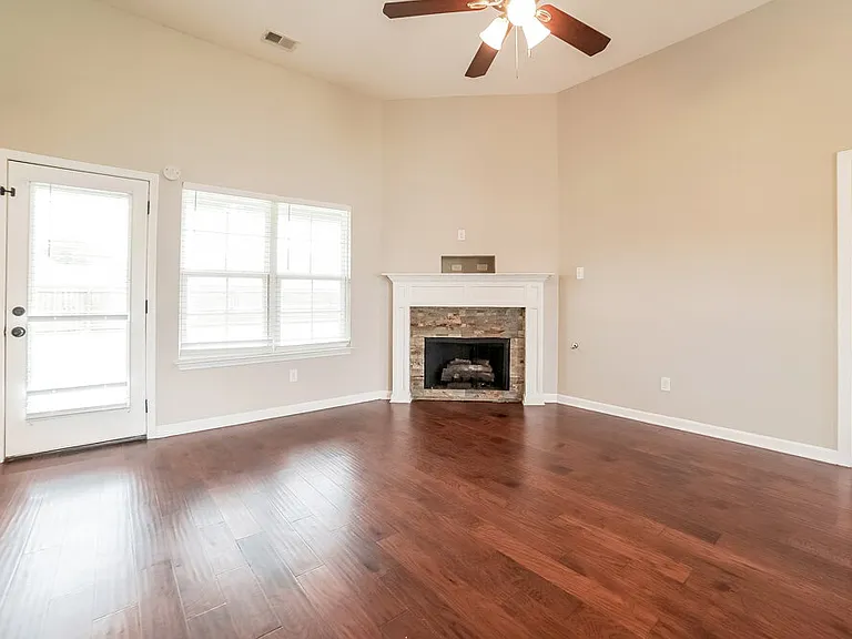 3173 Greenhouse Dr — Photo 4
