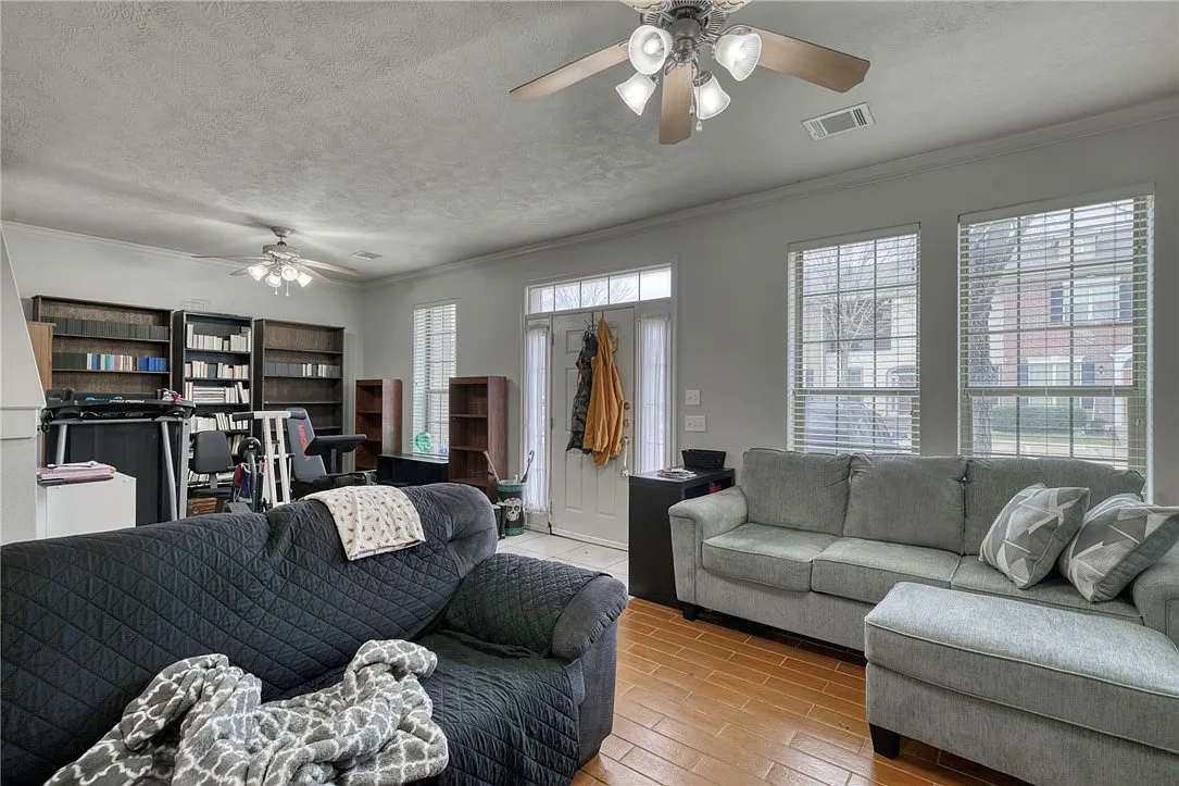 3 bed, 1492 sqft, $1,600 — Photo 3
