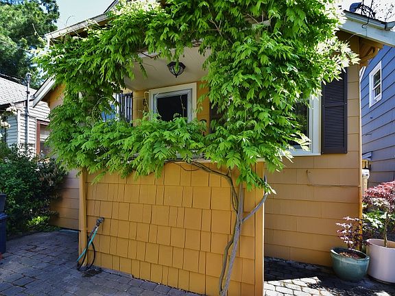 Curb appeal + 2 car parking 