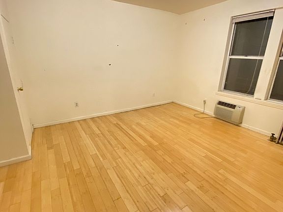 2nd image of 247 Wadsworth Ave APT 3M