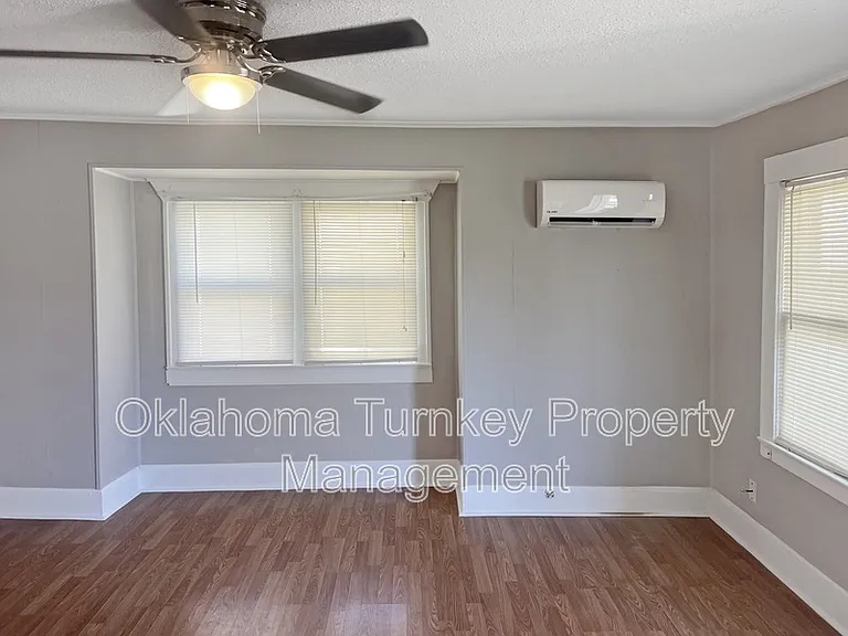 1112 W 4th St — Photo 6