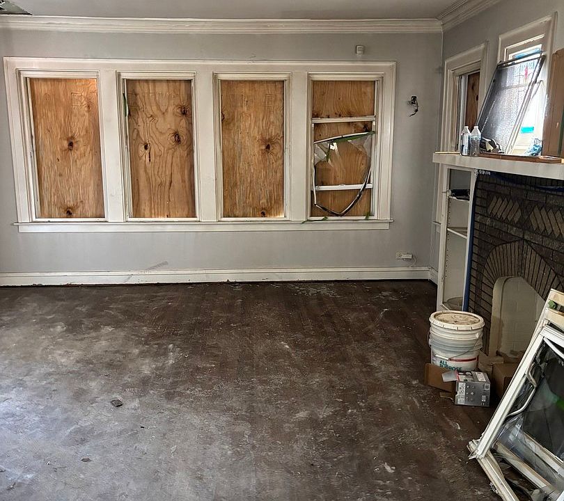 2nd image of 9922 S Perry Ave