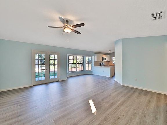 5th image of 821 Whisper Lake Ct