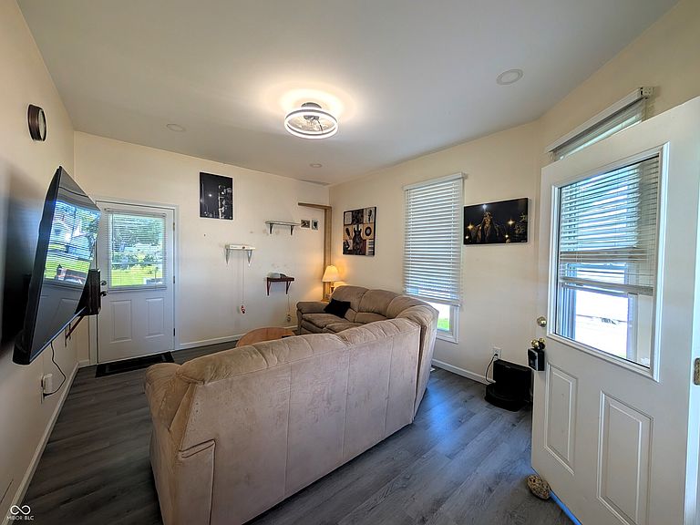 Listing photo 5