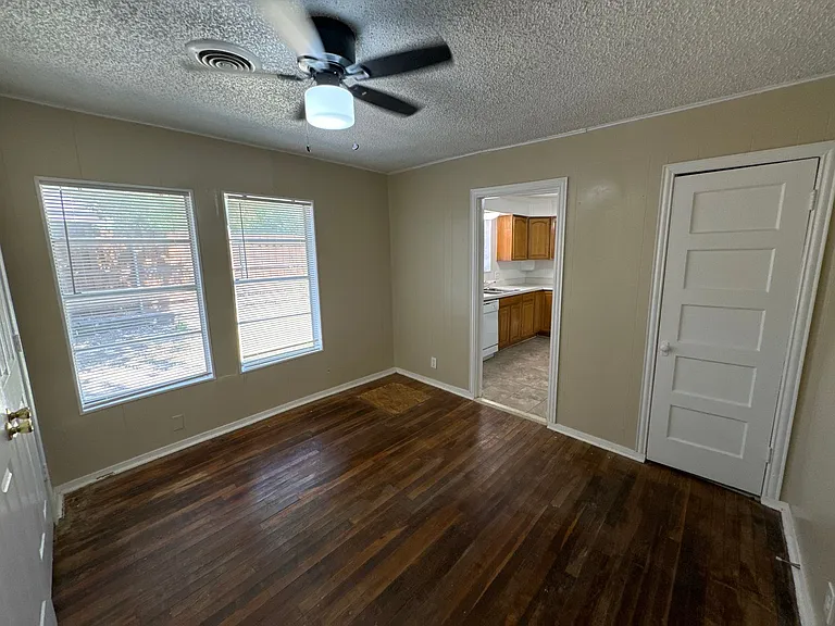 800 Audra Ln — Photo 16