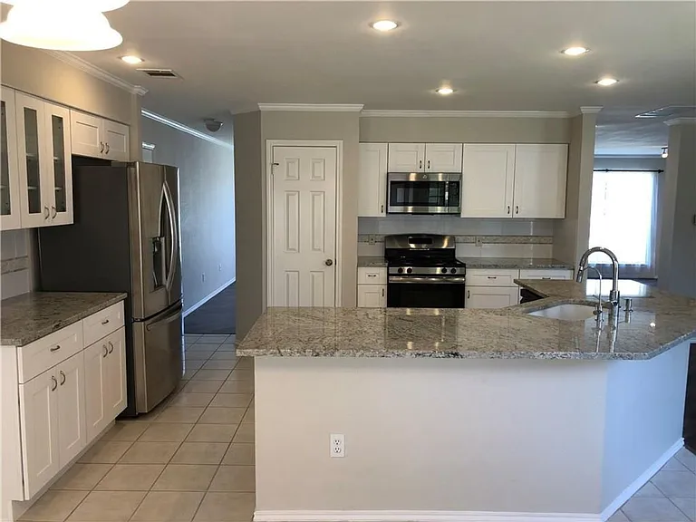 13200 Amasia Dr — Photo 3