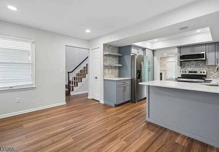 48 Eton Ct — Photo 9