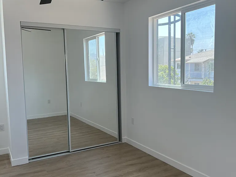 963 N Serrano Ave #1/2 — Photo 23