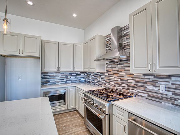 4th image of 7831 N Tuscany Dr