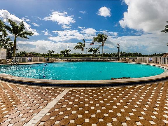 4th image of 380 Seaview Ct APT 306
