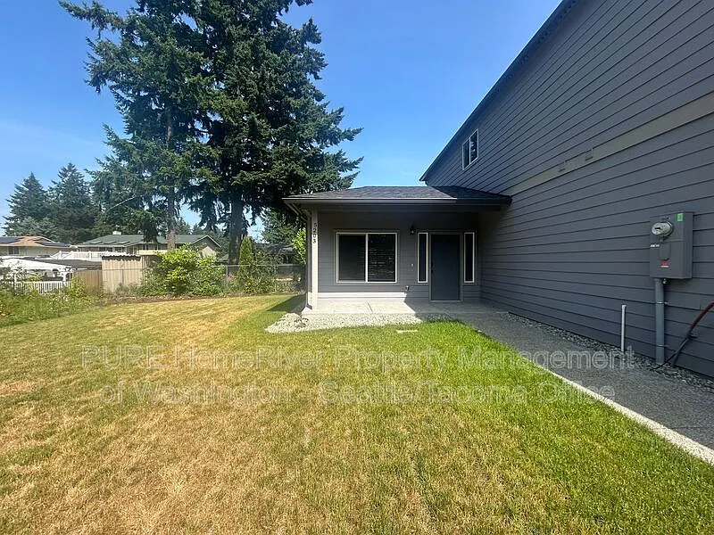 3 bed, 2.5 bath, 2021 sqft, $2,650 — Photo 2