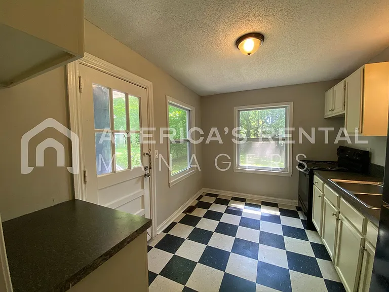 222 4th Ave — Photo 5