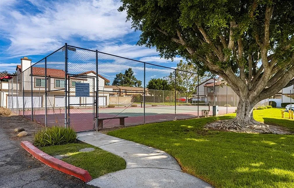 2 bed, 1.5 bath, 1232 sqft, $2,600 — Photo 3