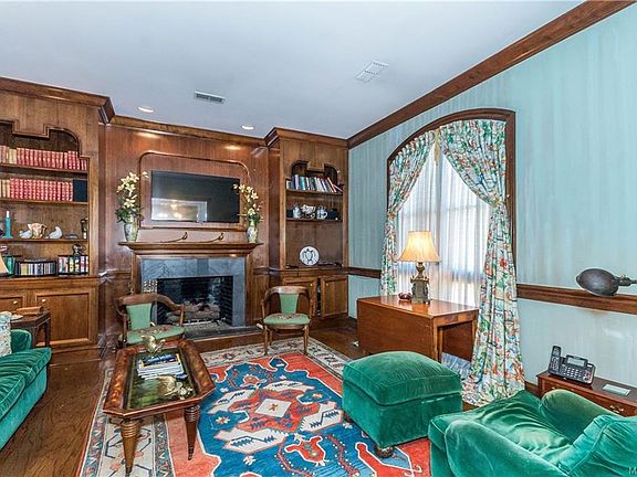 5th image of 2320 Rosemont Cir