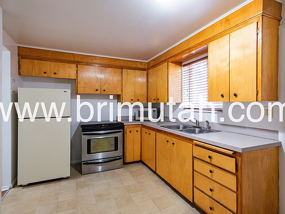 2nd image of 938 E Lowell Ave #2