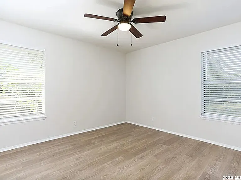2027 Leesburg St — Photo 11