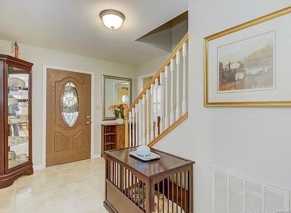 4th image of 1660 Warwick Ct #18