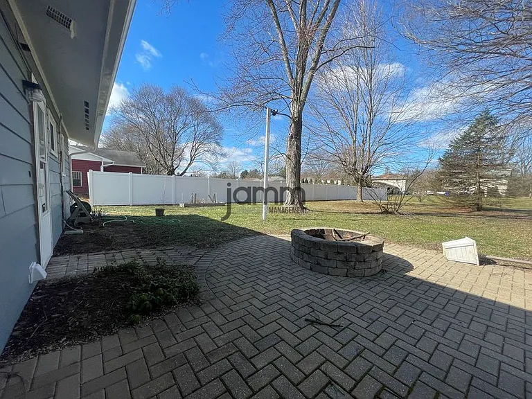 635 Yacavona St — Photo 21