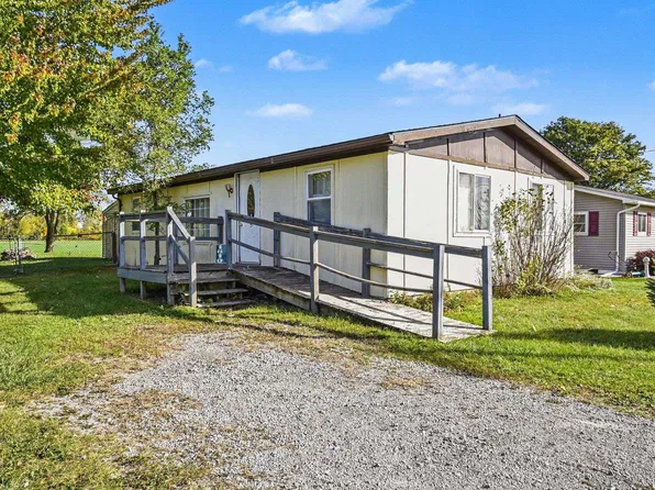 1610 Hotchkiss Rd, Freeland, MI 48623