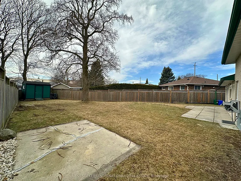 494 Oshawa Blvd N — Photo 14