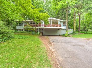 910 W Outer Dr, Oak Ridge, TN 37830