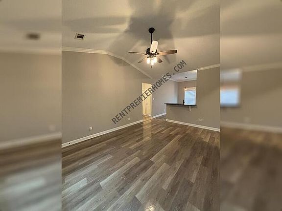 3rd image of 32 Woodhaven Dr