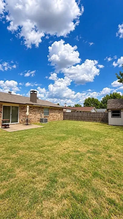 3 bed, 1350 sqft, $2,000 — Photo 3