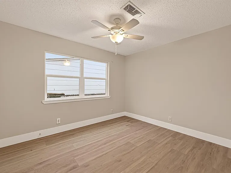 5833 Southlea St — Photo 28