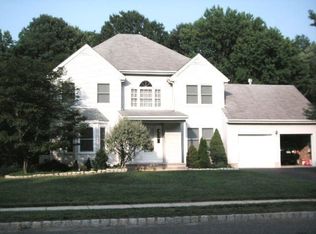 40 Nottingham Dr, Eatontown, NJ 07724