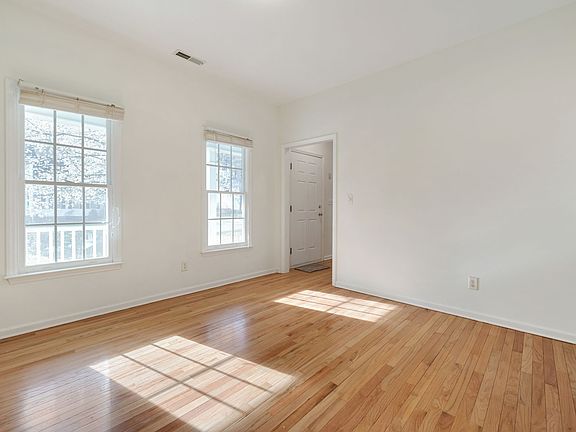 4th image of 102 Savannah Ter