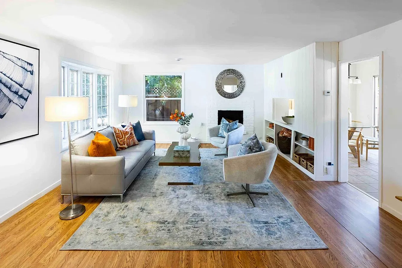 2 bed, 905 sqft, $5,000 — Photo 2