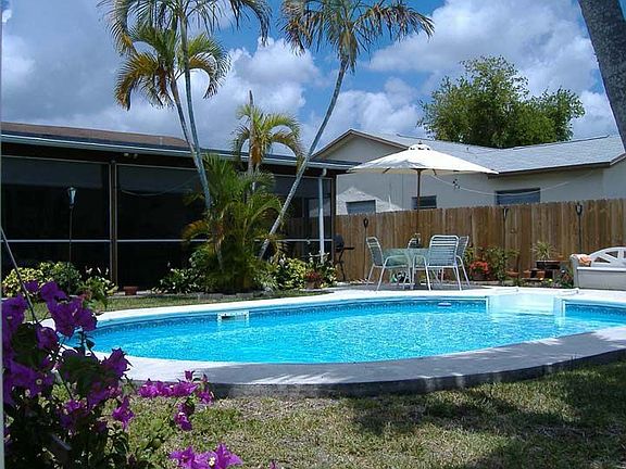 Lus, tropical pool area.
