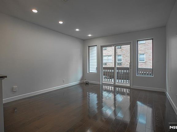 3rd image of 31 Fairmount Ave APT 6A