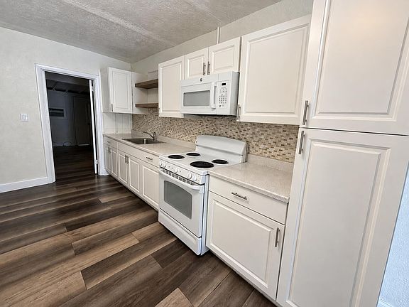 3rd image of 2219 Wilson St