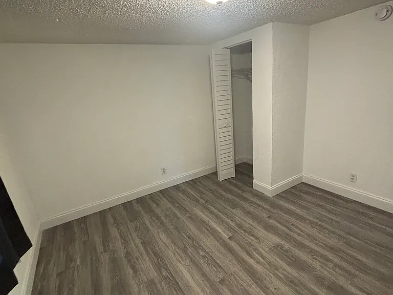 415 Leslie Dr — Photo 7