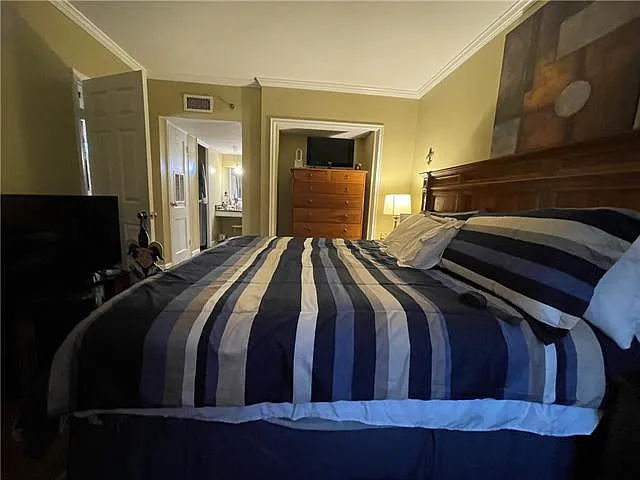 1205 Saint Charles Ave #814 — Photo 10