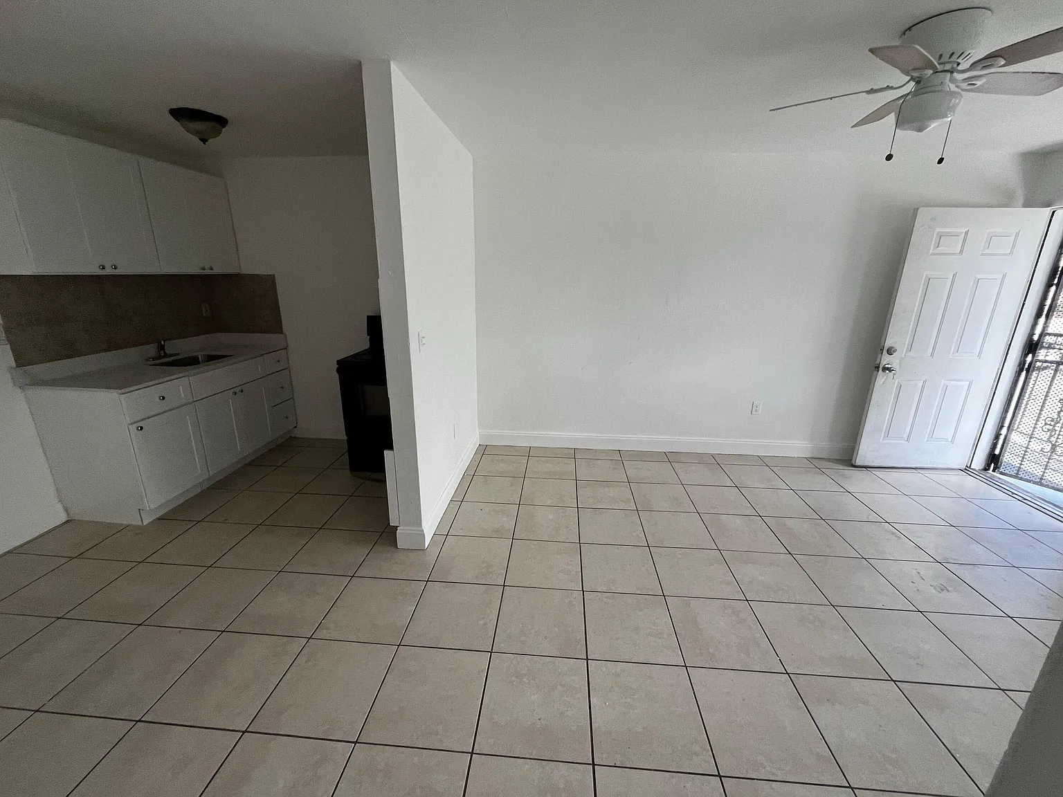 2 bed, 1.0 bath, 1100 sqft, $1,700 — Photo 2