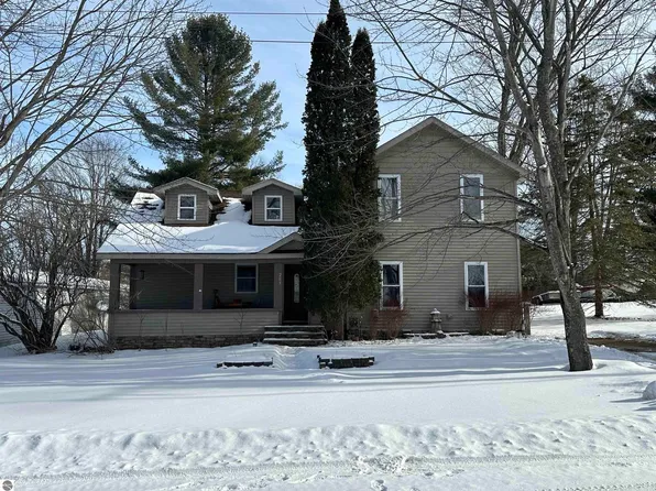 203 Underwood Ave, Leroy, MI 49655