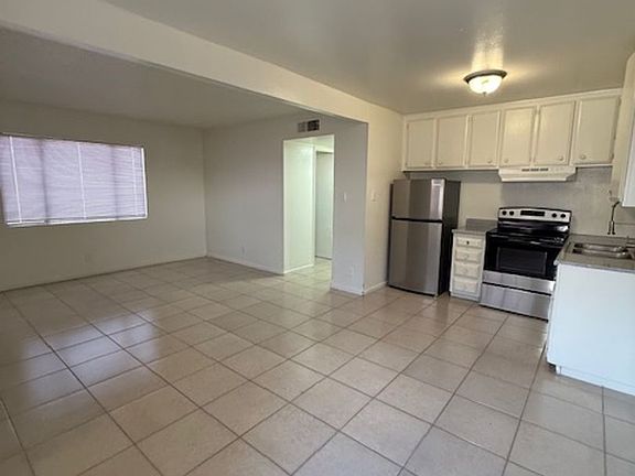 2nd image of 2504 Tulip Ln Unit 2A