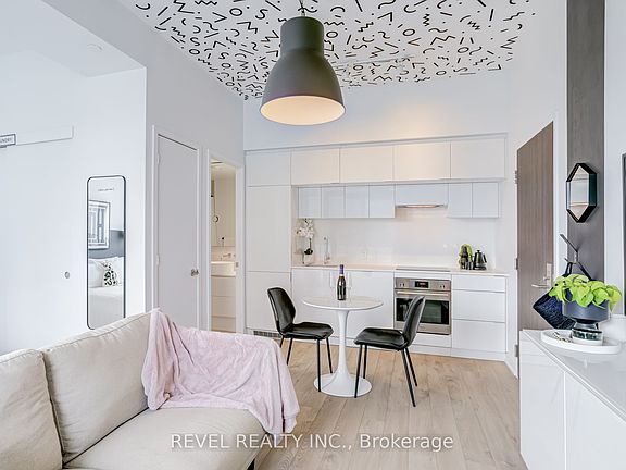 3rd image of 185 Roehampton Ave #609