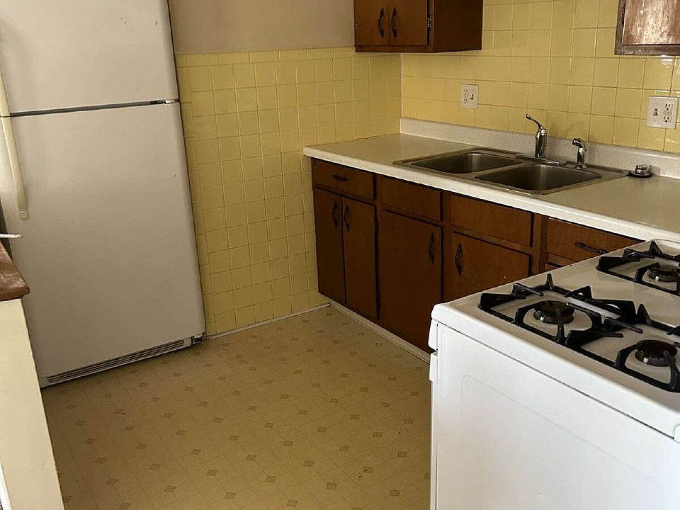 1st image of 12 Clinton St #1