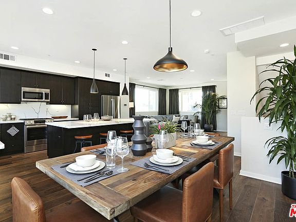 4th image of 13157 Victory Blvd