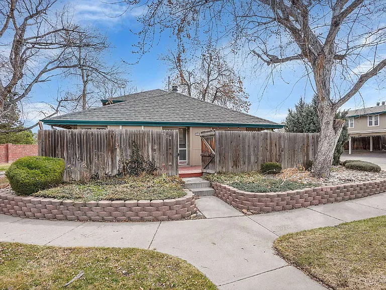 5924 S Willow Way — Photo 2