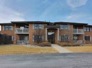 9831 Wildwood Cir #2-b, munster, IL 46321