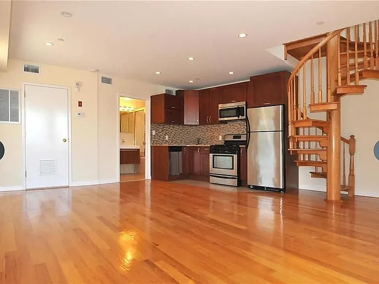 63 Brighton 2nd Pl #4A — Photo 2