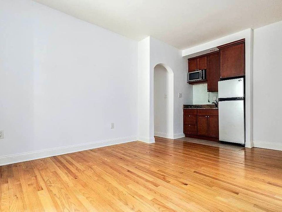 1st image of 224 E 48th St APT 2C
