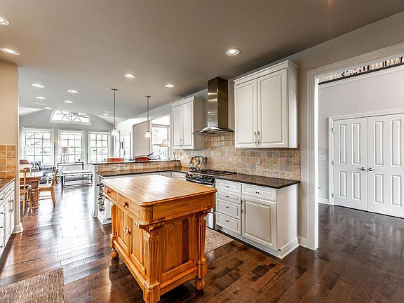2nd image of 6961 Princeville Ct